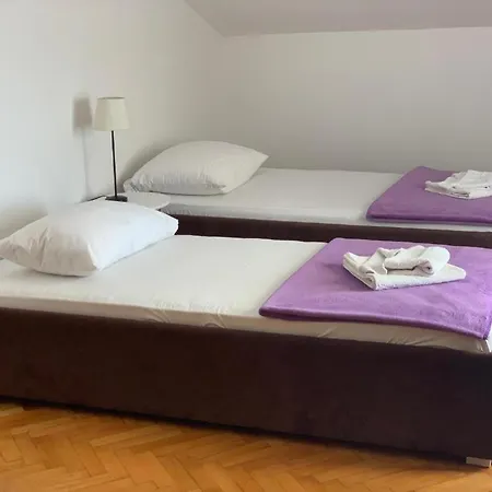 Apartament And Diana