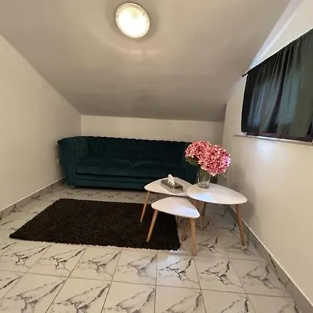 And Diana 아파트 *