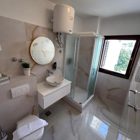 And Diana 아파트 *