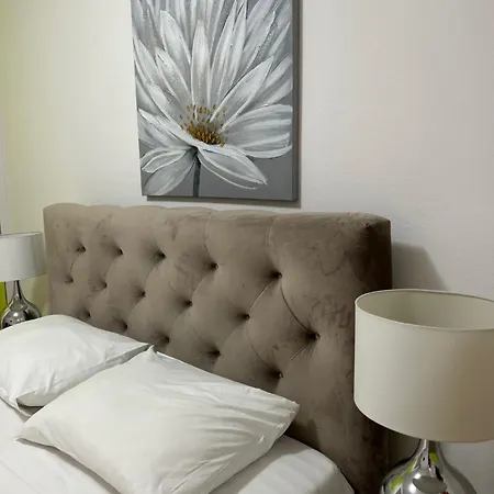 And Diana 아파트 *